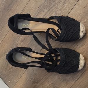 Super cute black & tan Shoe Dazzle wedges.